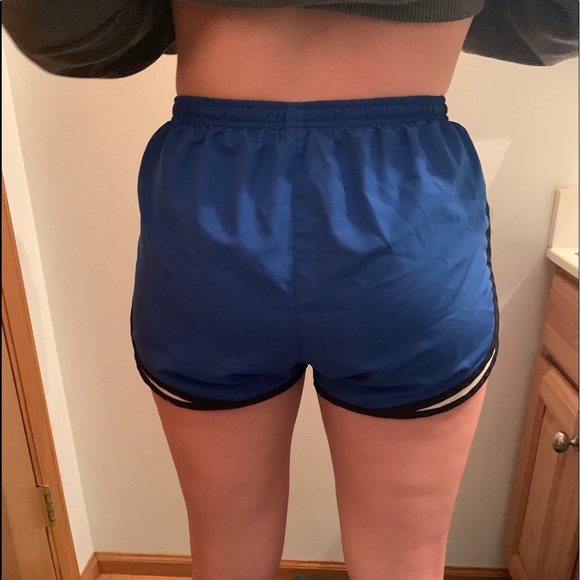 nike running shorts - Picture 2 of 2